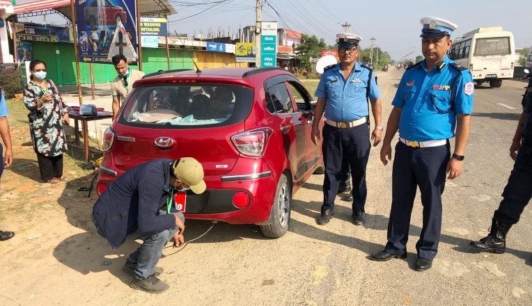 वातावरण विभाग र ट्राफिक कार्यालय बाँकेको संयुक्त टोलीद्धारा सवारी प्रदुषण परीक्षण