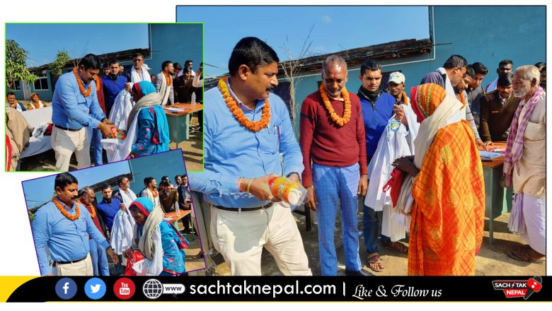 टिकुलियाका वृद्धवृद्धालाई न्यानो कपडा वितरण