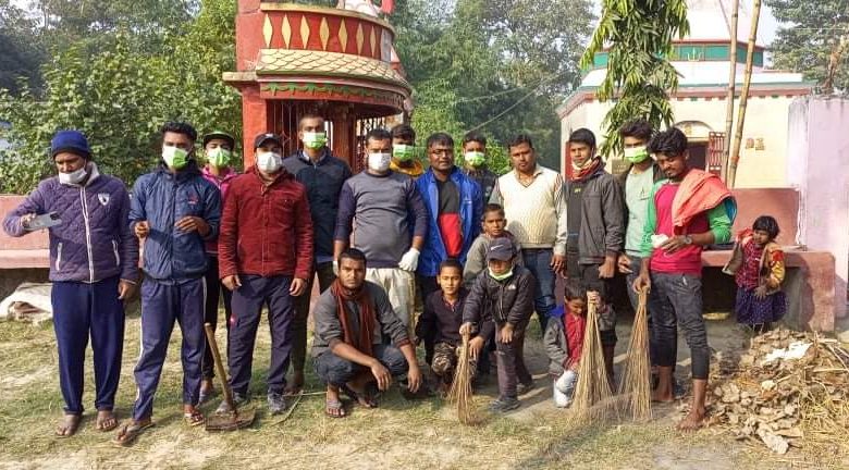 युवाहरुले गरे बानेश्वर मंदिरकाे सर-सफाइ