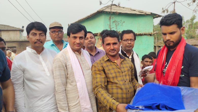 धनकौलका अग्नि पीडितलाई नेता यादवको सहयोग