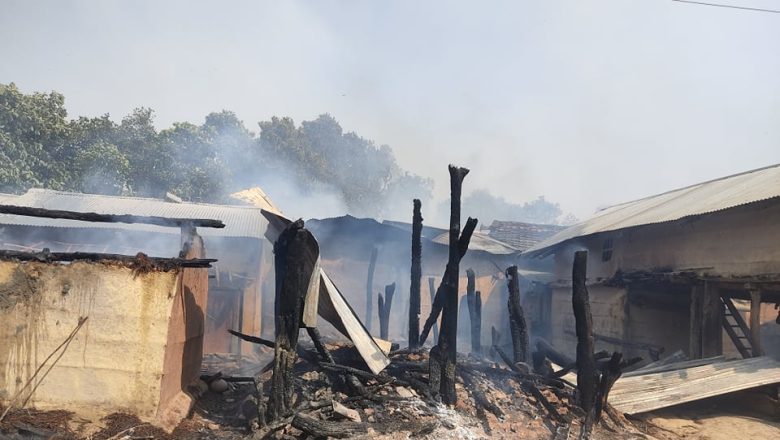 कमैयाको एक बस्तीमा आगलागी, ७२ घरमा क्षति
