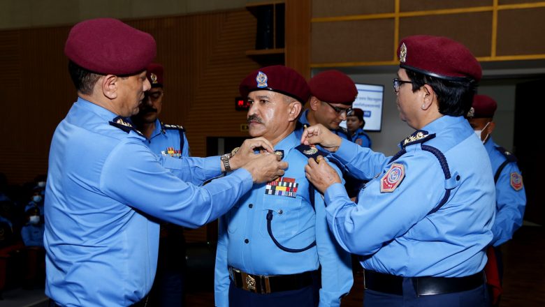 टेक प्रसाद राई लगायत १७ जना प्रहरी नायव महानिरीक्षकहरू दर्ज्यानी चिन्हद्वारा सुशोभित