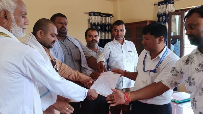 देवताल गापाका अध्यक्षद्वारा प्रमुख प्रशासकीय अधिकृतलाई ज्ञापनपत्र
