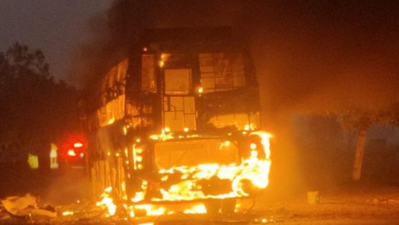 राेकिएकाे बसमा आगाे लाग्यो