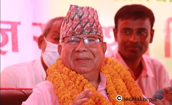 पुर्वप्रधानमन्त्री तथा  नेकपा एसका अध्यक्ष नेपालद्वारा नि:शुल्क स्वास्थ्य शिविरकाे उद्घाटन