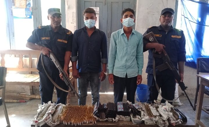 राैतहटबाट काठमाडौंका लागि छुटेकाे बसमा भेटियो लागुऔषध , २ जना पक्राउ