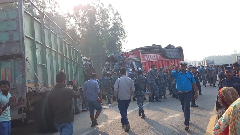 दुई ट्रक एकापसमा ठोक्किंदा ३ जनाको मृत्यु , १ घाइते