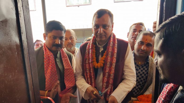 सवारी अनुमतिपत्रकाे सेवा उद्घाटन गर्न मुख्यमन्त्री यादव गाैरमा