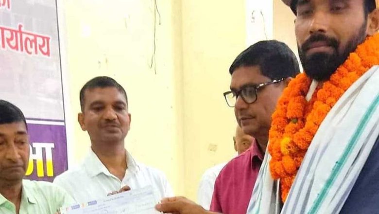 नेपाल क्रीकेट टिमका सदस्य अनिल साहलाई कलैया उपमहानगरपालिकाको सम्मान 